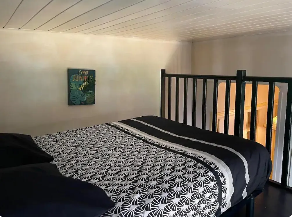Studio 4 Personnes Copropriete Pas Frais De Menage Hyeres 0*,  France
